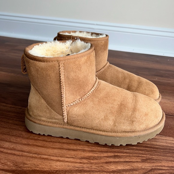 Ugg mini boots - Picture 4 of 8
